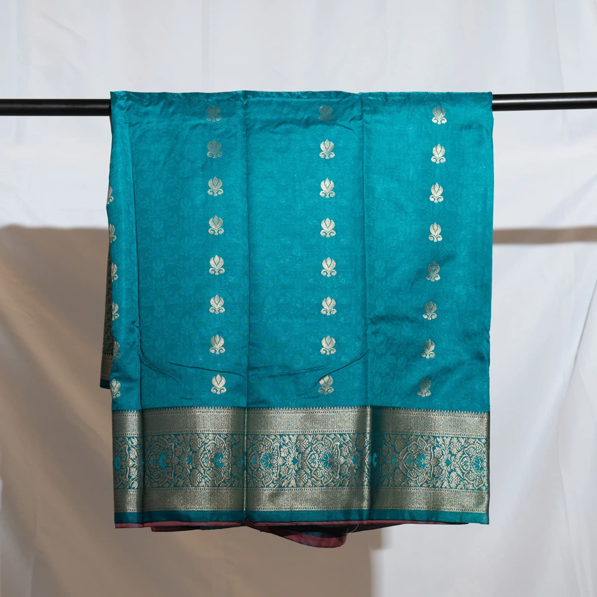 Red Saree with Contrast Blue Pallu & Blouse Piece