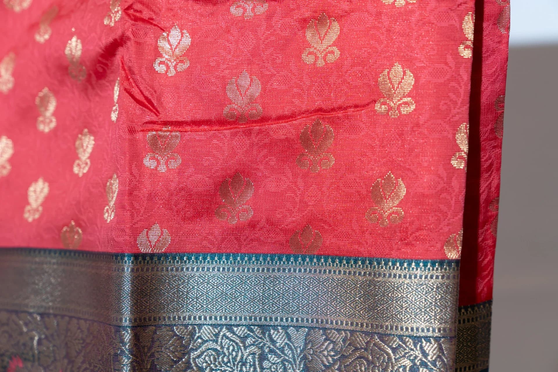 Red Saree with Contrast Blue Pallu & Blouse Piece