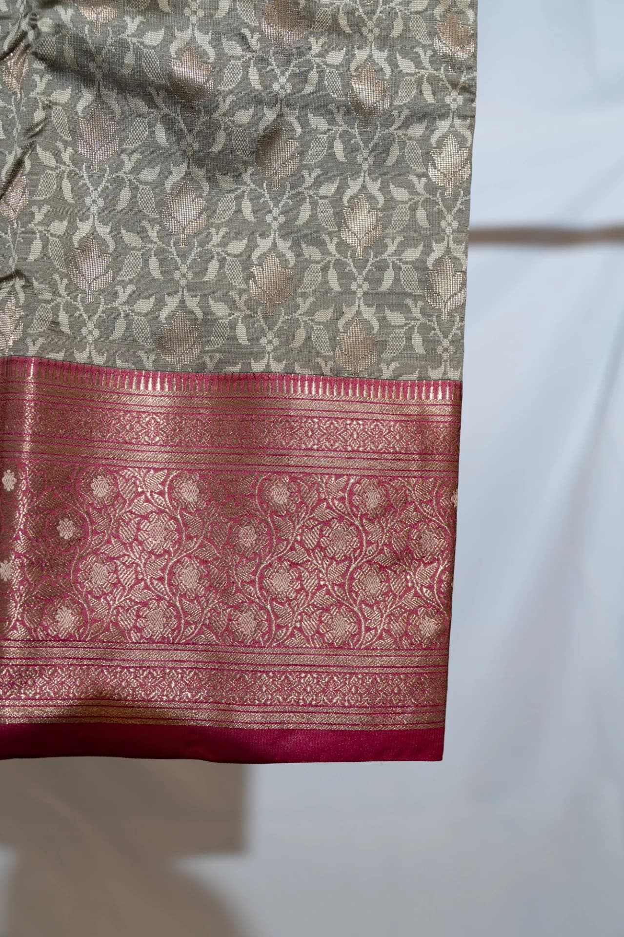 Grey Saree with Contrast Pink Pallu & Blouse Piece
