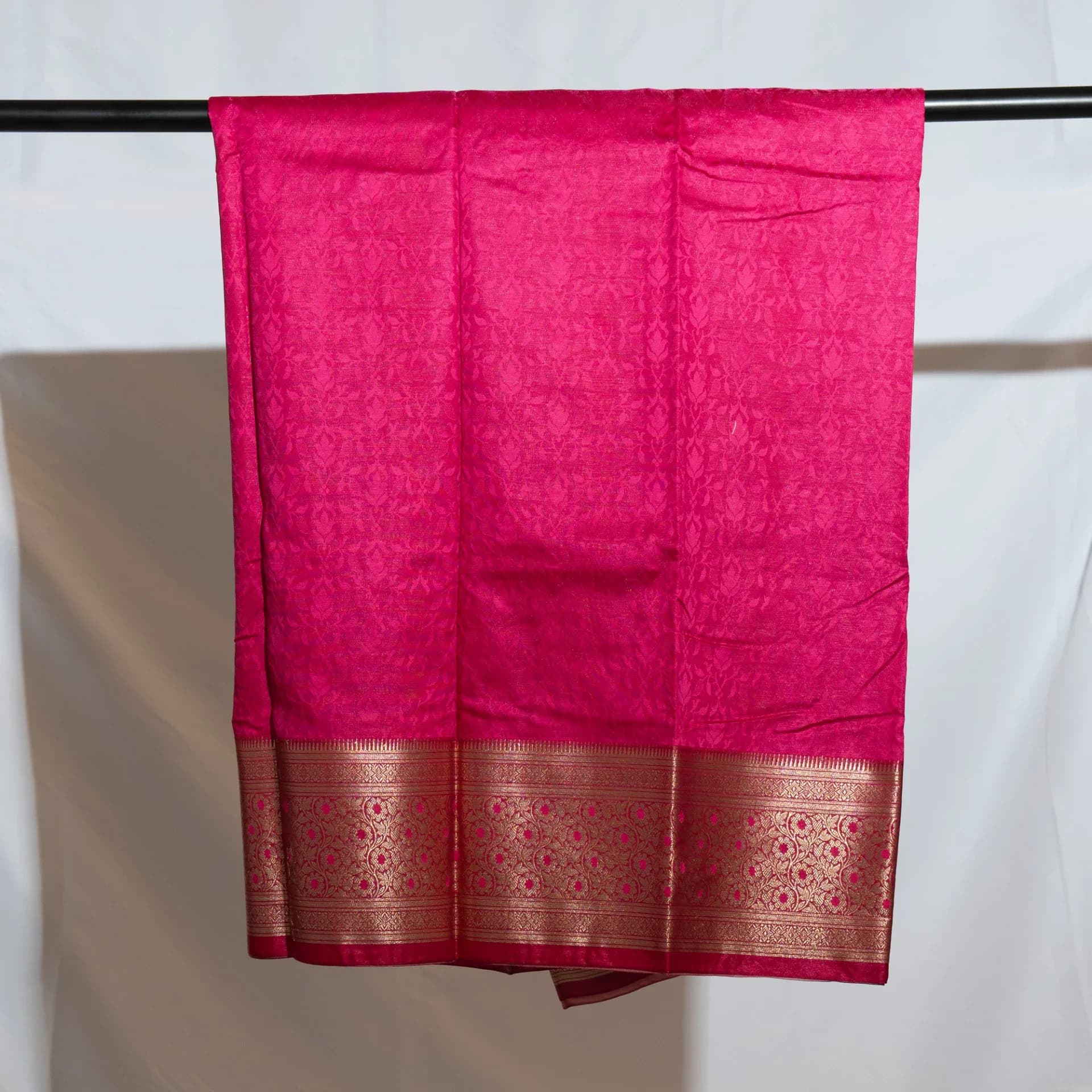 Grey Saree with Contrast Pink Pallu & Blouse Piece
