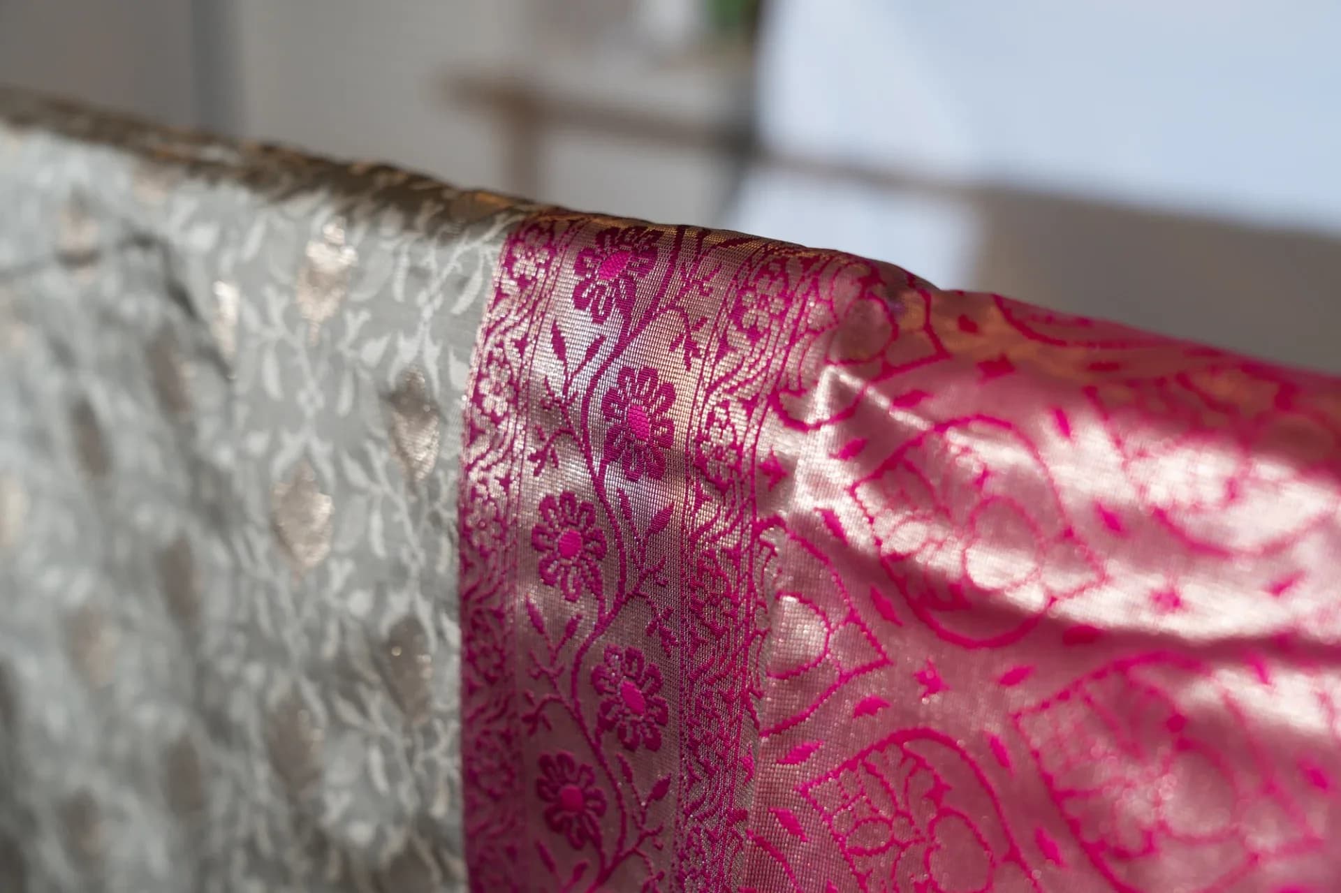 Grey Saree with Contrast Pink Pallu & Blouse Piece