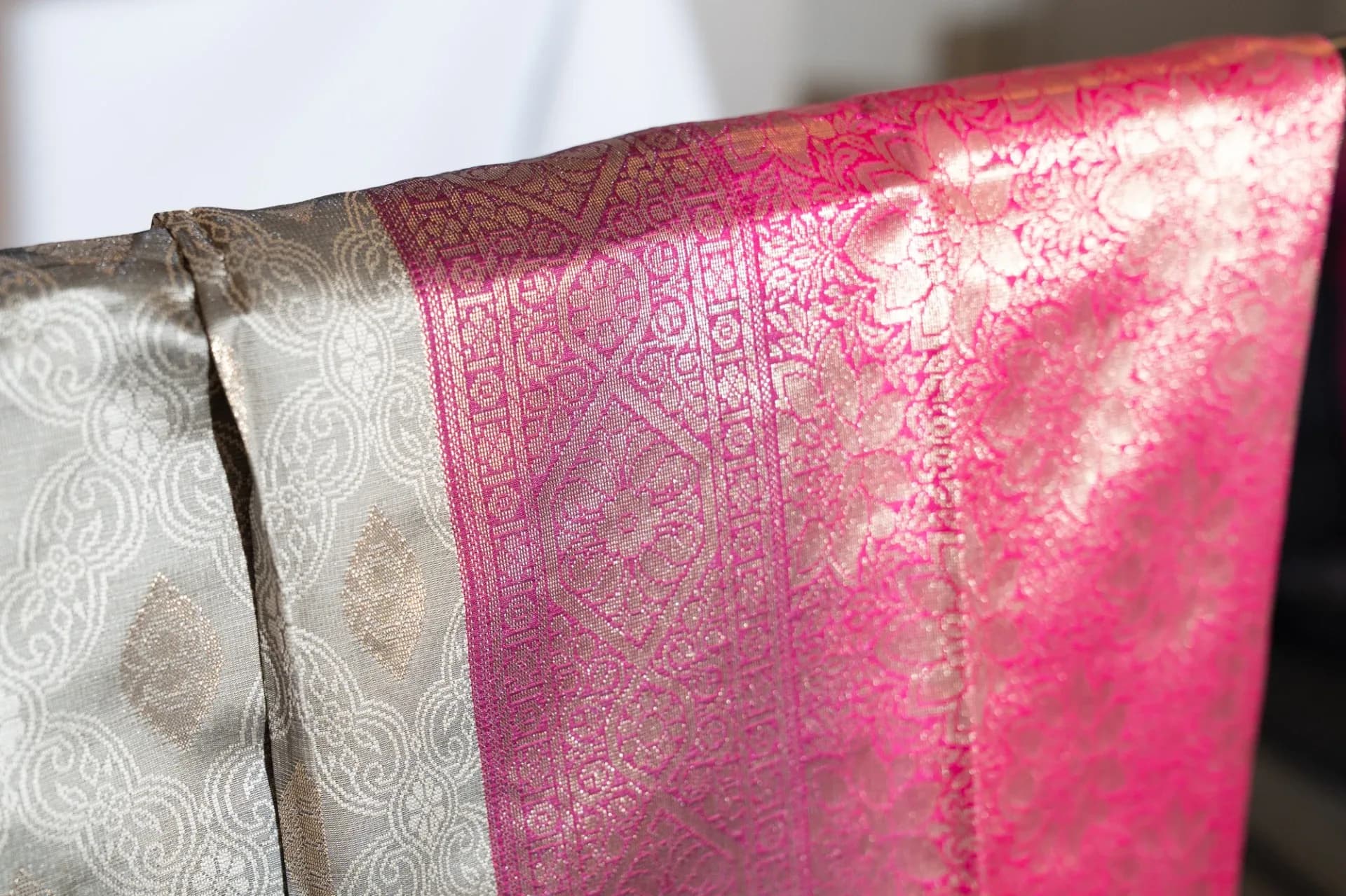 Grey Saree with Contrast Pink Pallu & Blouse Piece