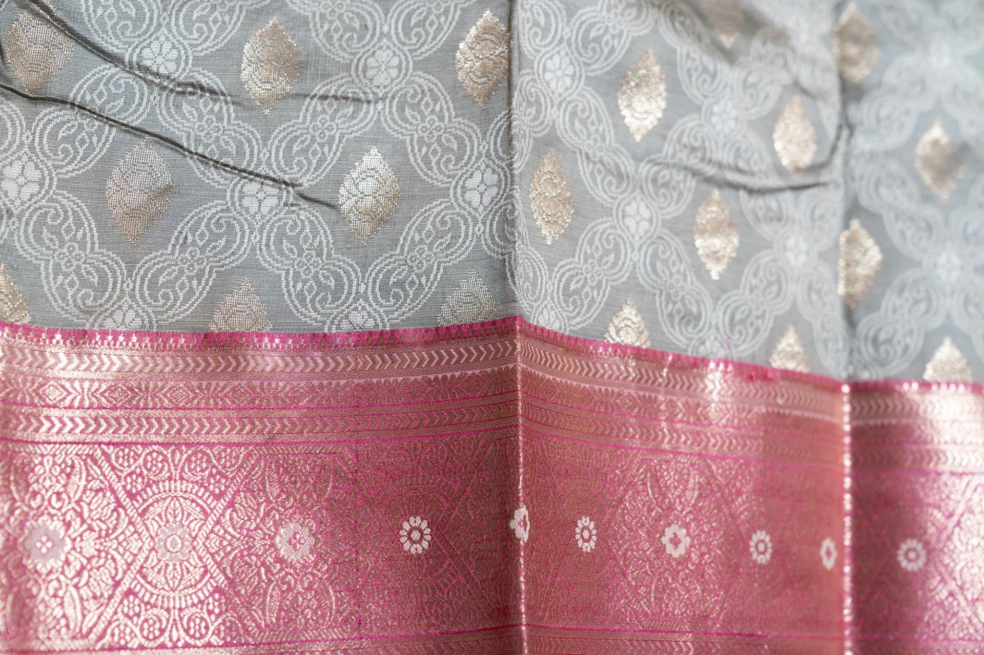 Grey Saree with Contrast Pink Pallu & Blouse Piece