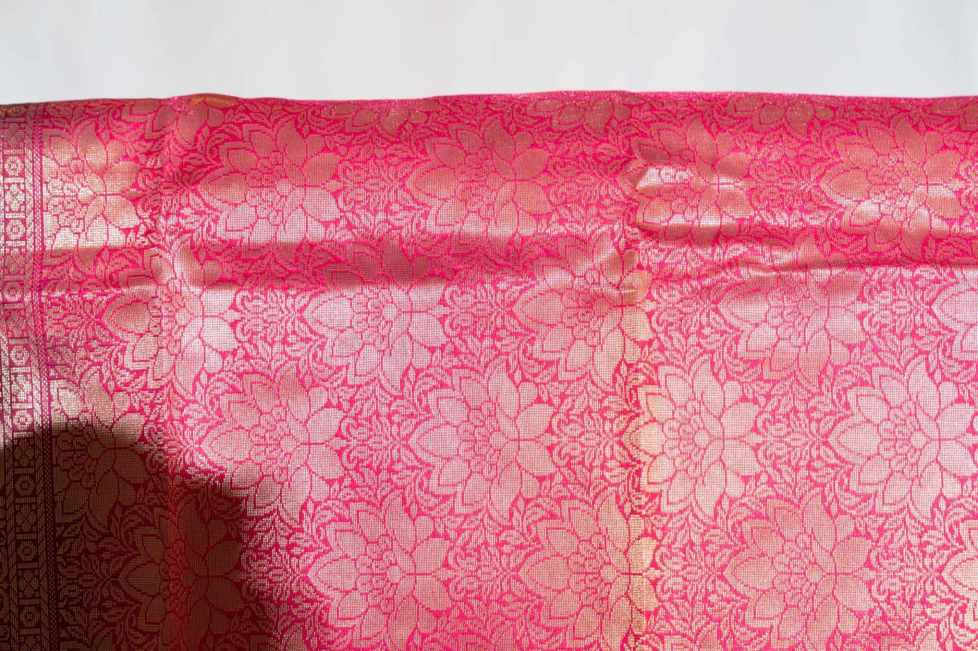 Grey Saree with Contrast Pink Pallu & Blouse Piece