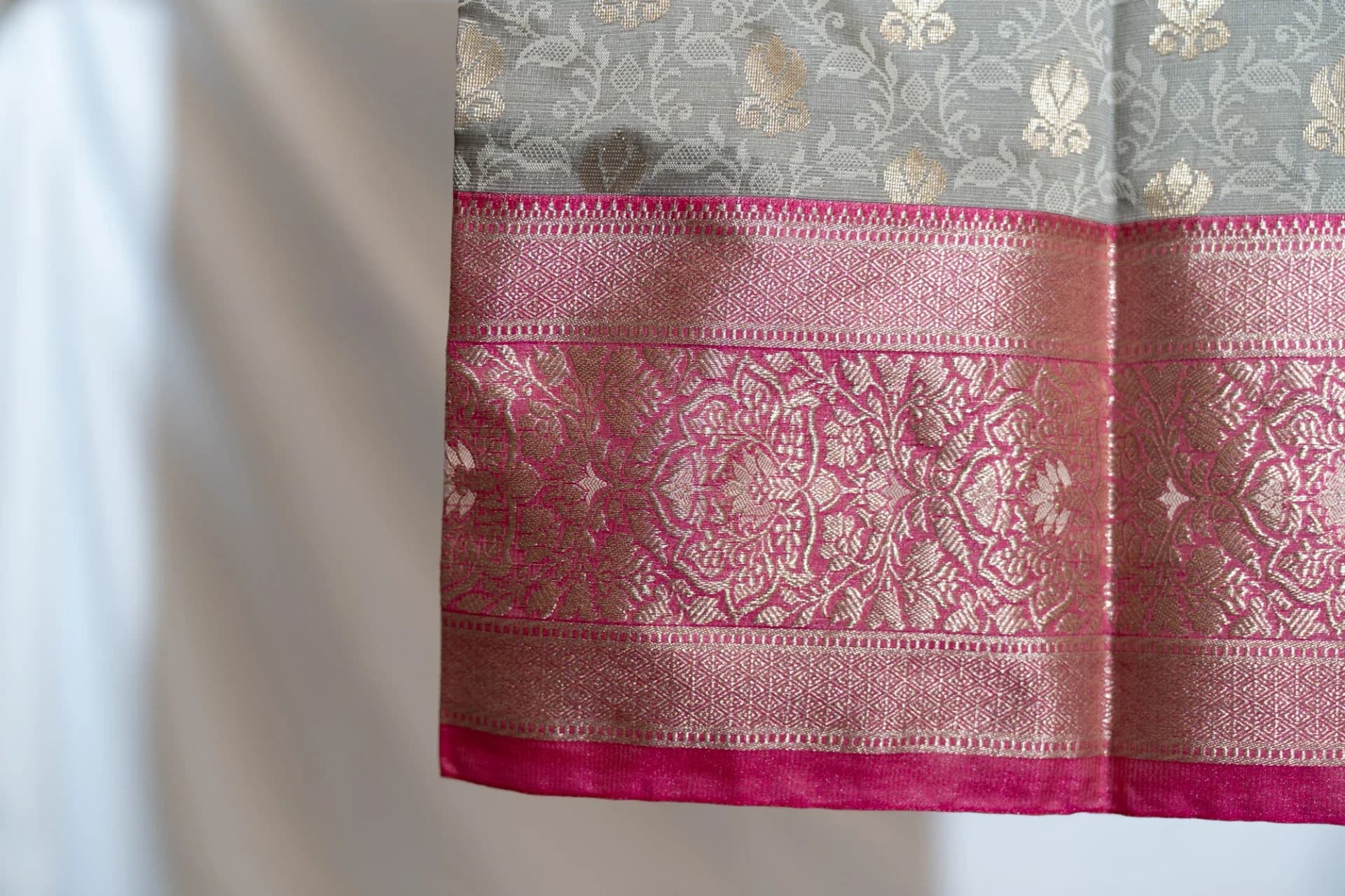 Grey Saree with Contrast Pink Pallu & Blouse Piece