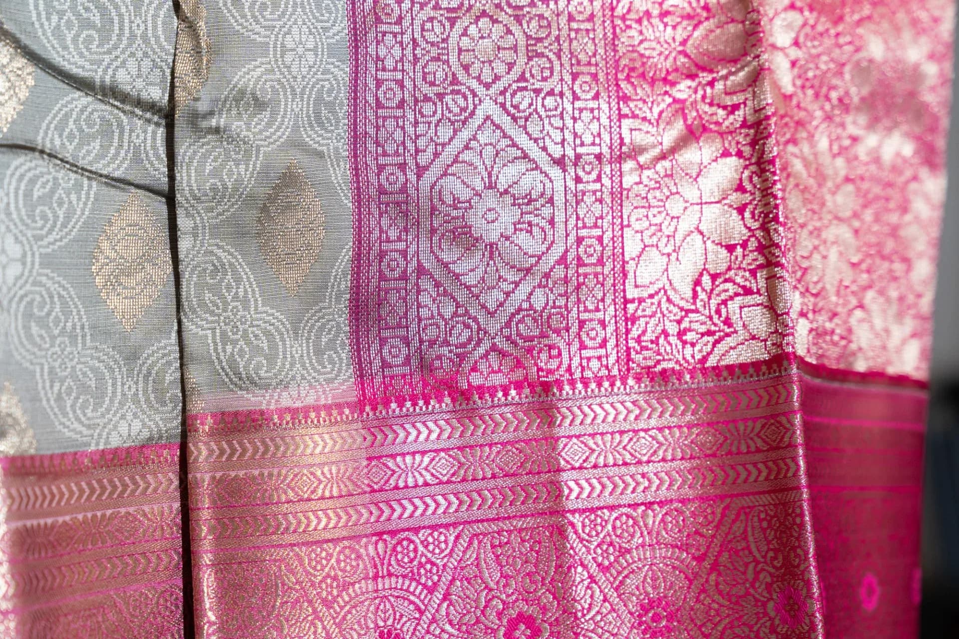 Grey Saree with Contrast Pink Pallu & Blouse Piece